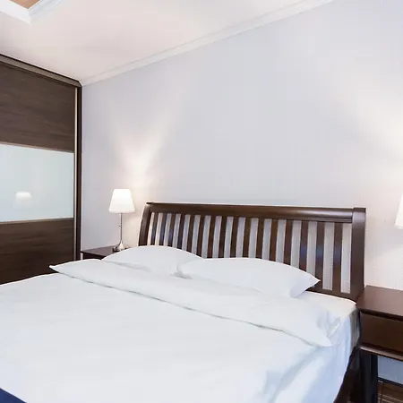 Roomer 11 Apartment *