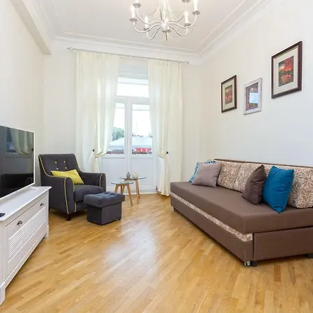 Apartment Roomer 11 *