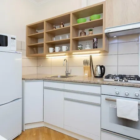 Apartment Roomer 11 *