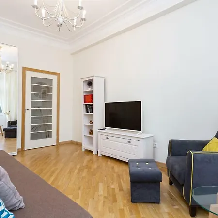 Apartment Roomer 11 *