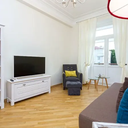 Apartment Roomer 11 *